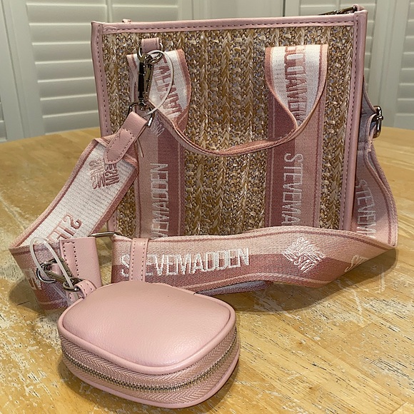 Steve Madden Handbags - NWT Steve Madden blush multi BWEBBER purse